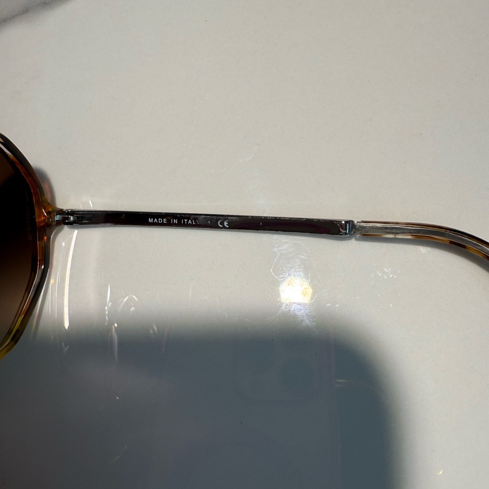 Chanel Stylish Brown Sunglasses - Picture 4 of 6